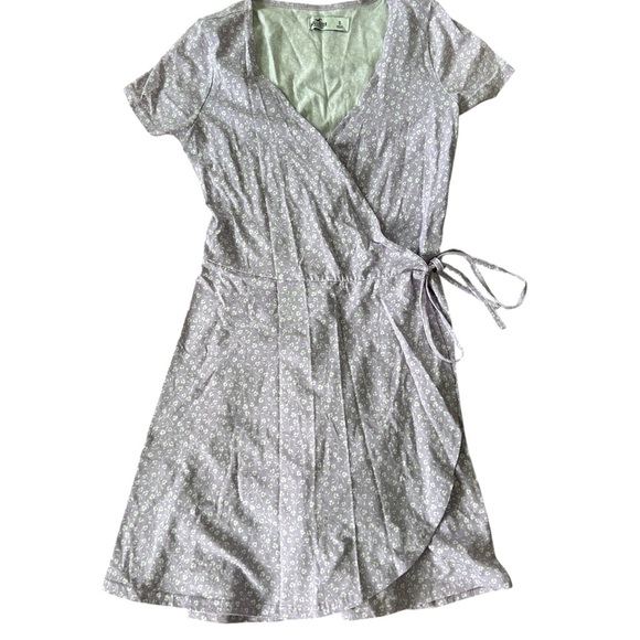 Hollister Wrap Dress Purple with White Flowers Size S - Picture 3 of 8